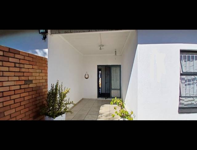 3 BEDROOM FREEHOLD FOR SALE IN PIONEER PARK